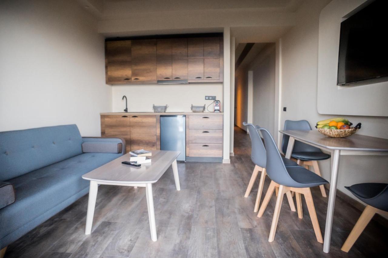 Seven Keys Luxury Suites Achílleion 外观 照片